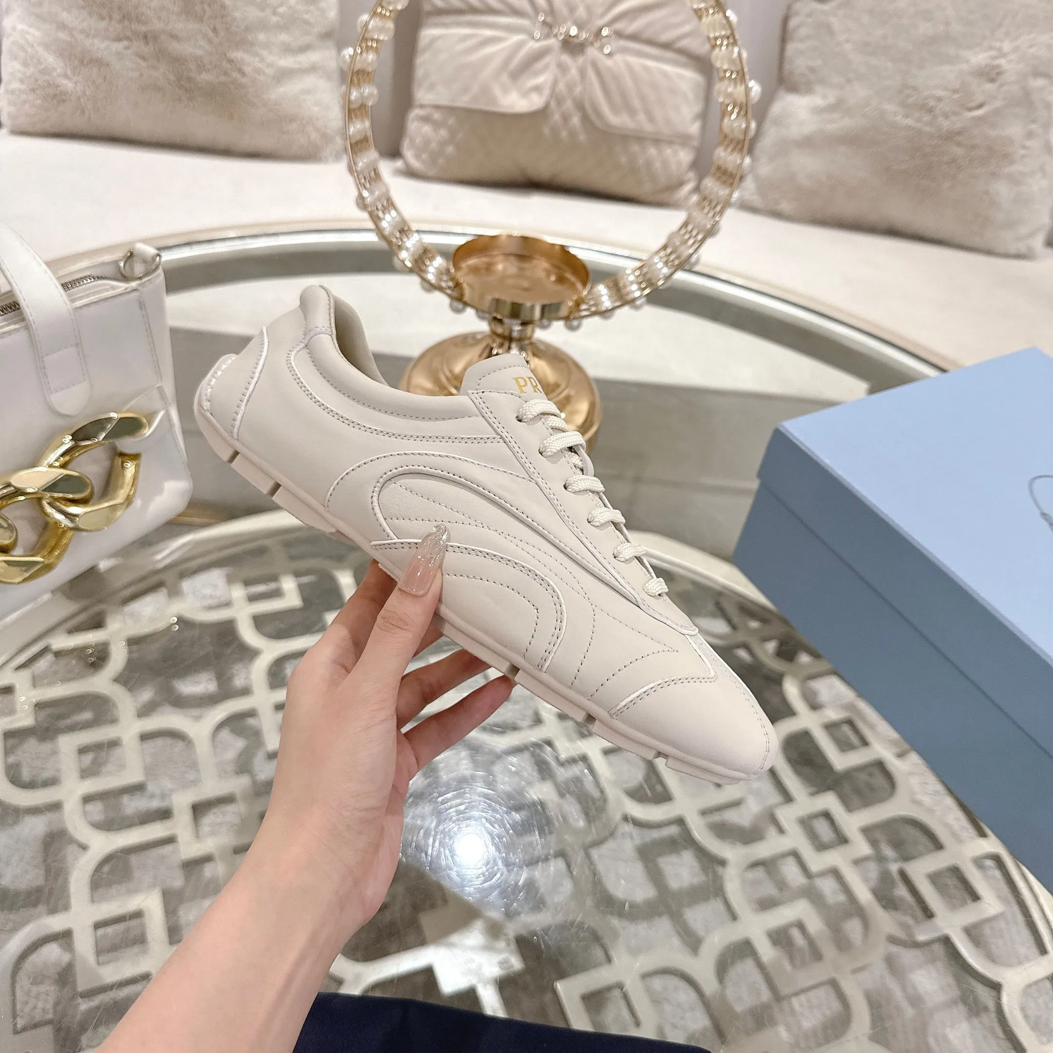 P600. PRADA for couples, casual shoes for couples, originally developed 1:1, made of imported cowhide, silk sheepskin lining, rubber outsole, comfortable and soft on the feet, size for women: 35 to 41. Male 38 to 45